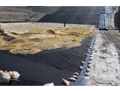 Robust Geotextile protecting the membrane on a landfill base